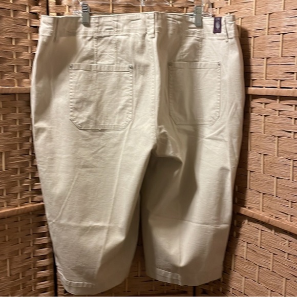 Gloria Vanderbilt Pull On Capris Beige 22W NWT - Picture 2 of 10